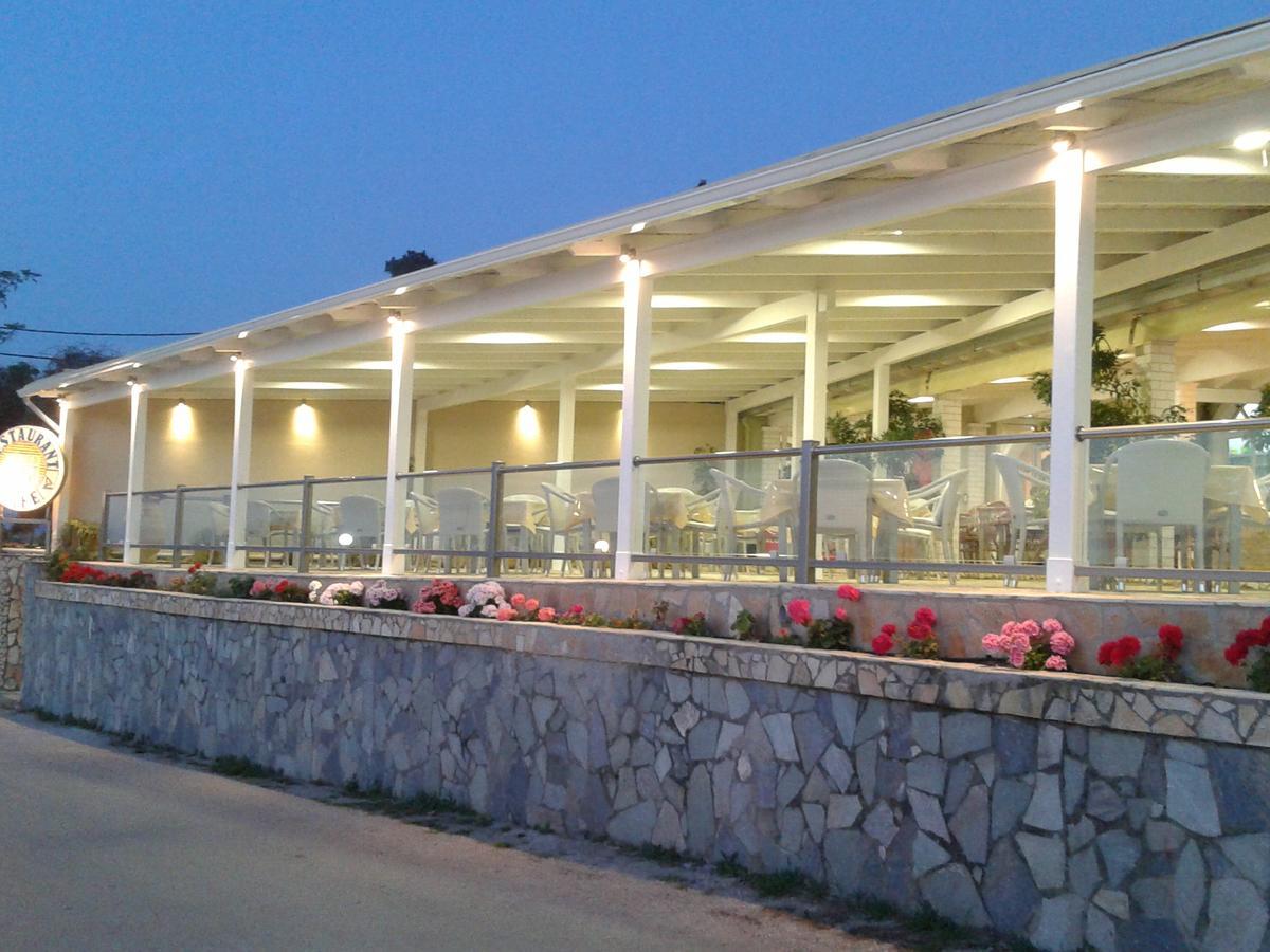 金色夕阳酒店 布卡里 外观 照片